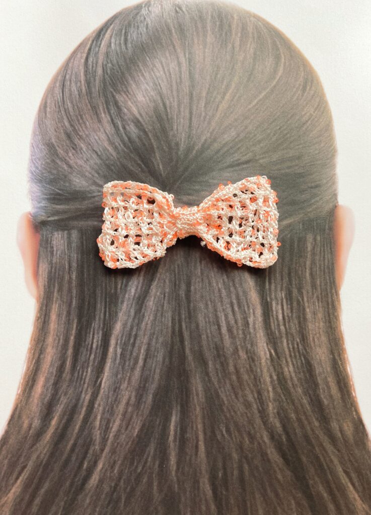 レース編みリボンヘアゴム ヘアアクセ おしゃれな北欧風 サーモンピンク/ フォレストグリーン