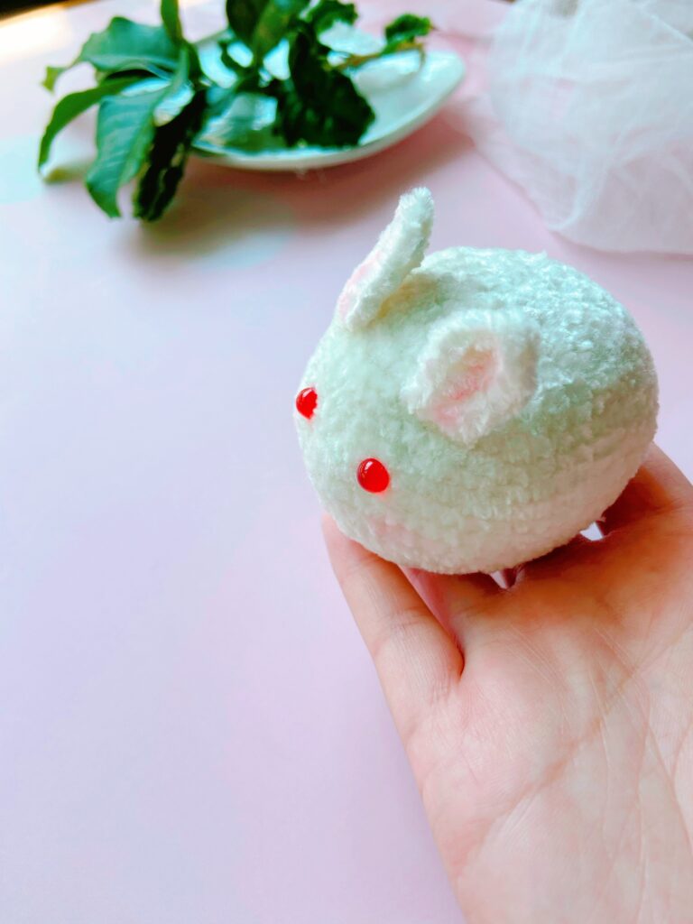 お月見　うさぎ団子/和菓子　編みぐるみ　十五夜　干支 卯 月の兎　癒された編み飾り/置き物/縁起物(受注制作)