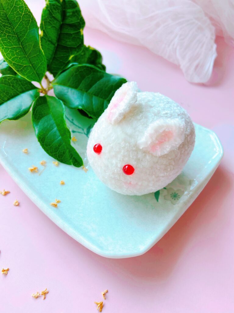 お月見　うさぎ団子/和菓子　編みぐるみ　十五夜　干支 卯 月の兎　癒された編み飾り/置き物/縁起物(受注制作)