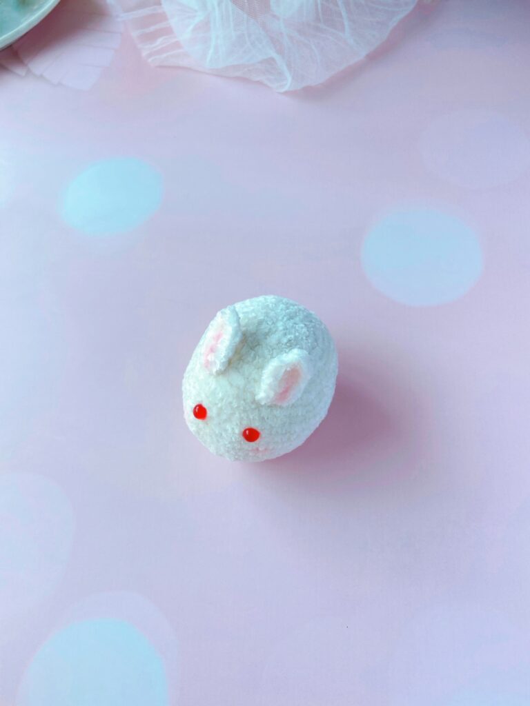 お月見　うさぎ団子/和菓子　編みぐるみ　十五夜　干支 卯 月の兎　癒された編み飾り/置き物/縁起物(受注制作)