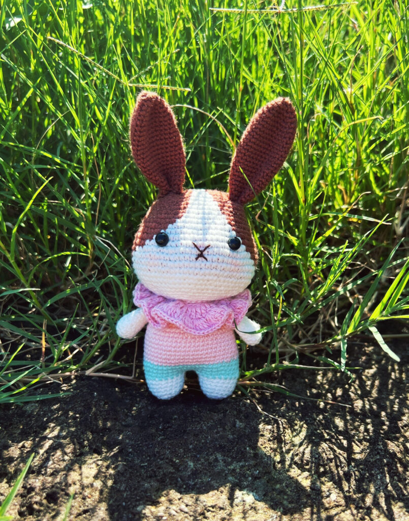 かわいいモモウサギ　兎編みぐるみ　癒し系　楽しい夏モモ変装　ストラップ/バッグチャーム/置物