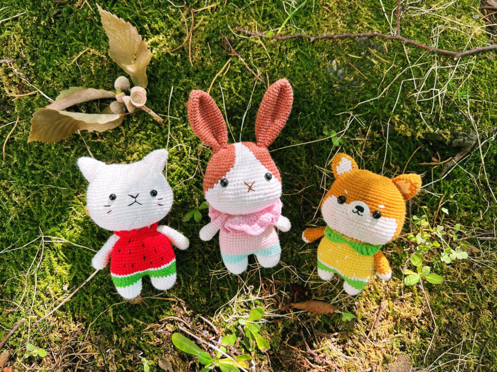 かわいいモモウサギ　兎編みぐるみ　癒し系　楽しい夏モモ変装　ストラップ/バッグチャーム/置物