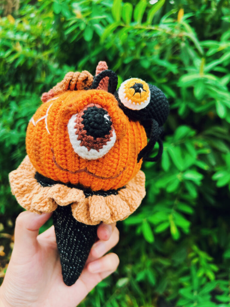 かぼちゃソフトクリーム　編みぐるみ　秋　ハロウィン　飾り　かぎ編み　撮影小物　置物　