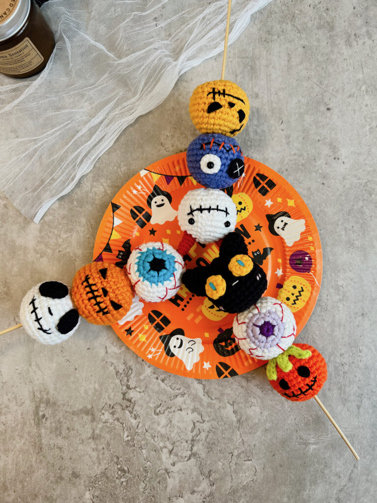 ハロウィン　串団子　目玉　黒猫　カボチャ　ゴースト　ゾンビ　ガイコツ　編みぐるみ　秋　飾り　撮影小物　置物　ヘアピン