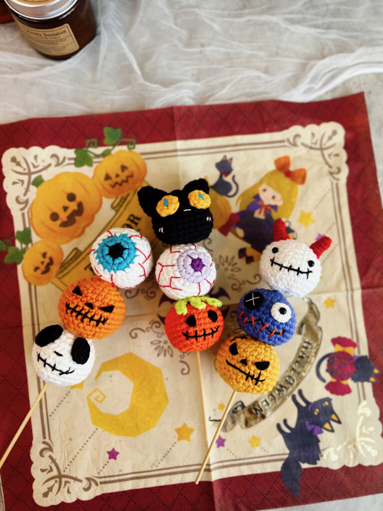 ハロウィン　串団子　目玉　黒猫　カボチャ　ゴースト　ゾンビ　ガイコツ　編みぐるみ　秋　飾り　撮影小物　置物　ヘアピン