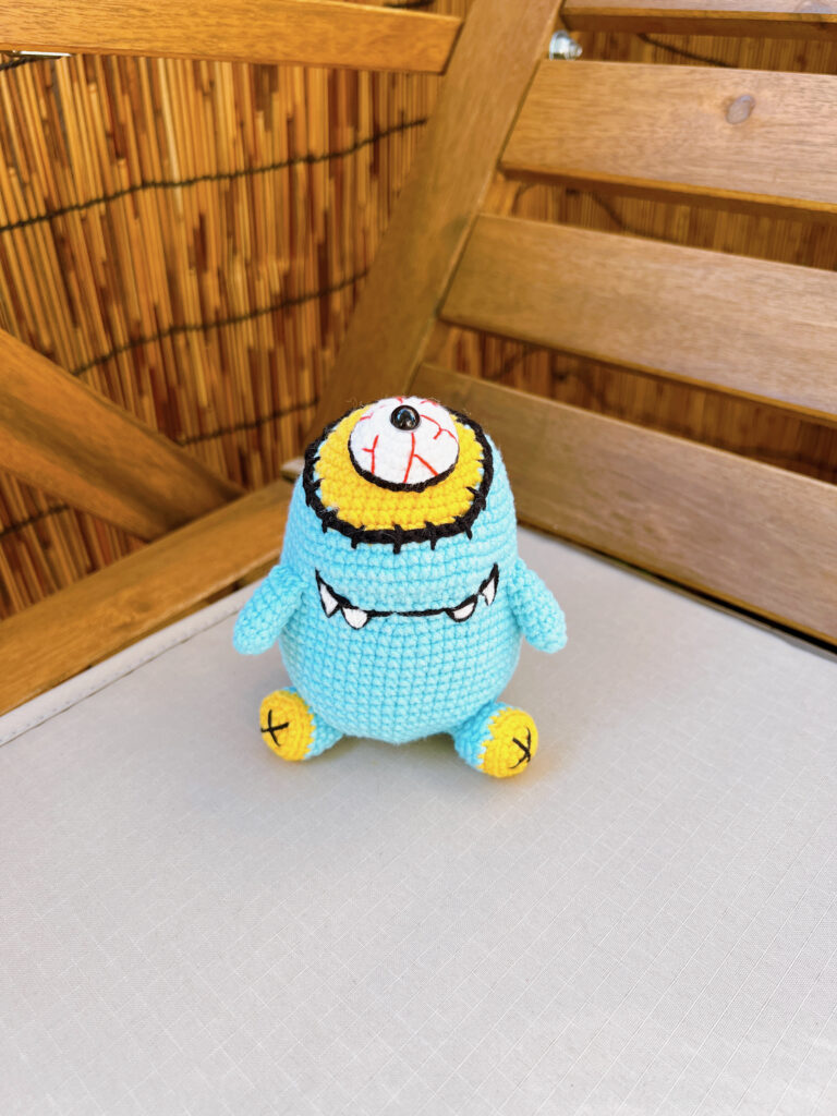 一つ目モンスター　編みぐるみ　秋　ハロウィン　飾り　かぎ編み　撮影小物　置物