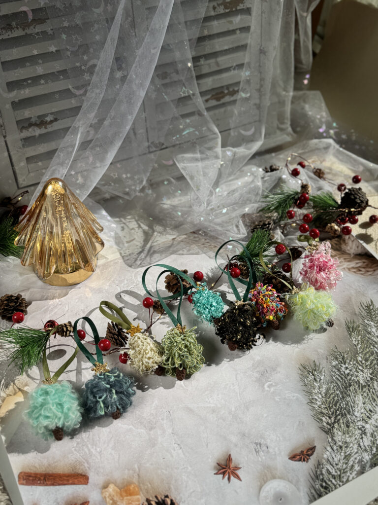 早割(1130まで)壁飾り「クリスマスツリー」　クリスマスギフト　編み物/ストラップ/ブローチ　北欧風　2024冬　