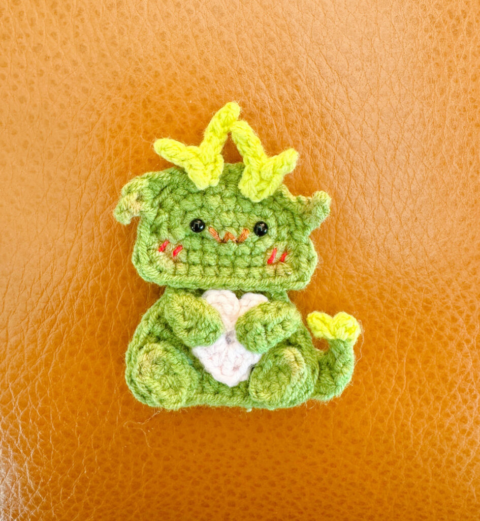 2024 干支・辰(龍/竜) かわいい福龍編みヘアクリップ　子供 ブローチ　新年　元旦　正月飾り　ドラゴン　縁起物