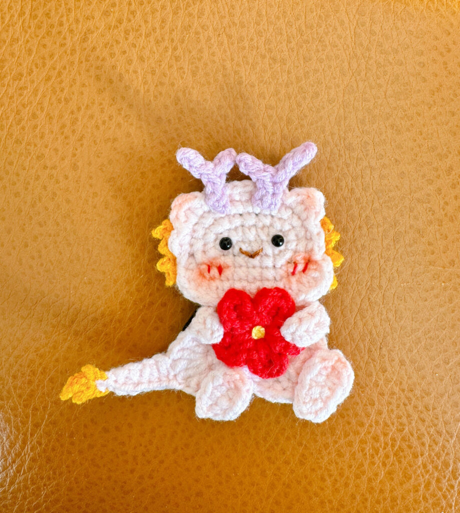 2024 干支・辰(龍/竜) かわいい福龍編みヘアクリップ　子供 ブローチ　新年　元旦　正月飾り　ドラゴン　縁起物