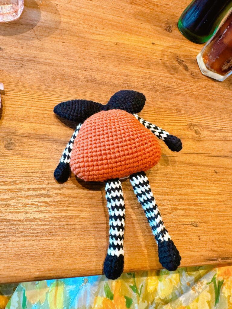 インテリア編みぐるみ　チョコウサギ　飾り　ストラップ　置物　おもちゃ　推し活　撮り小物