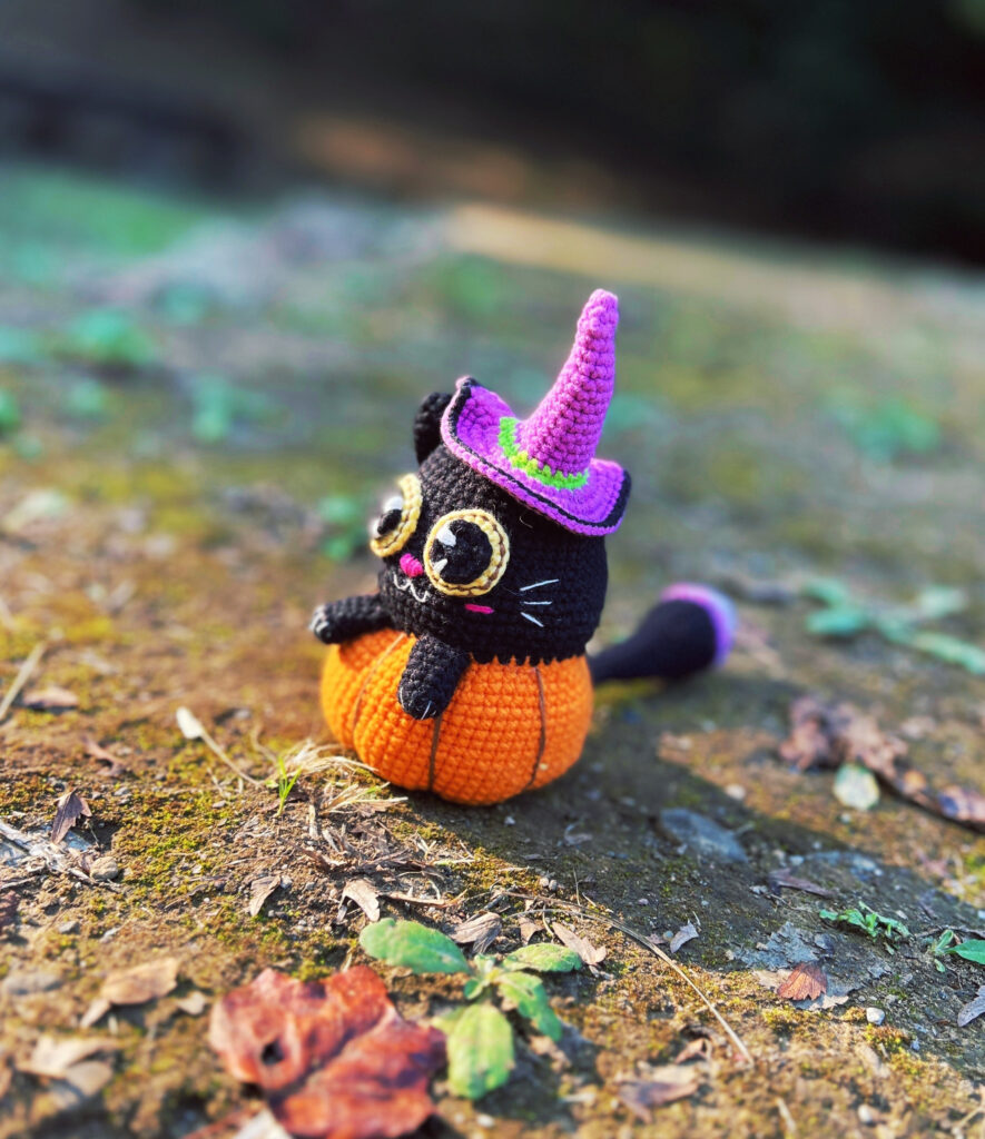 ゴーストネコ　ネコの魔法使い　カボチャネコ　パンプキン　編みぐるみ　秋　ハロウィン　飾り　かぎ編み　撮影小物　置物
