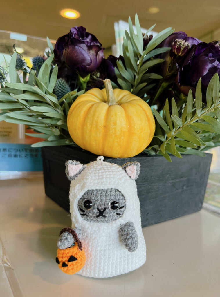 ゴーストネコ　ネコの魔法使い　カボチャネコ　パンプキン　編みぐるみ　秋　ハロウィン　飾り　かぎ編み　撮影小物　置物