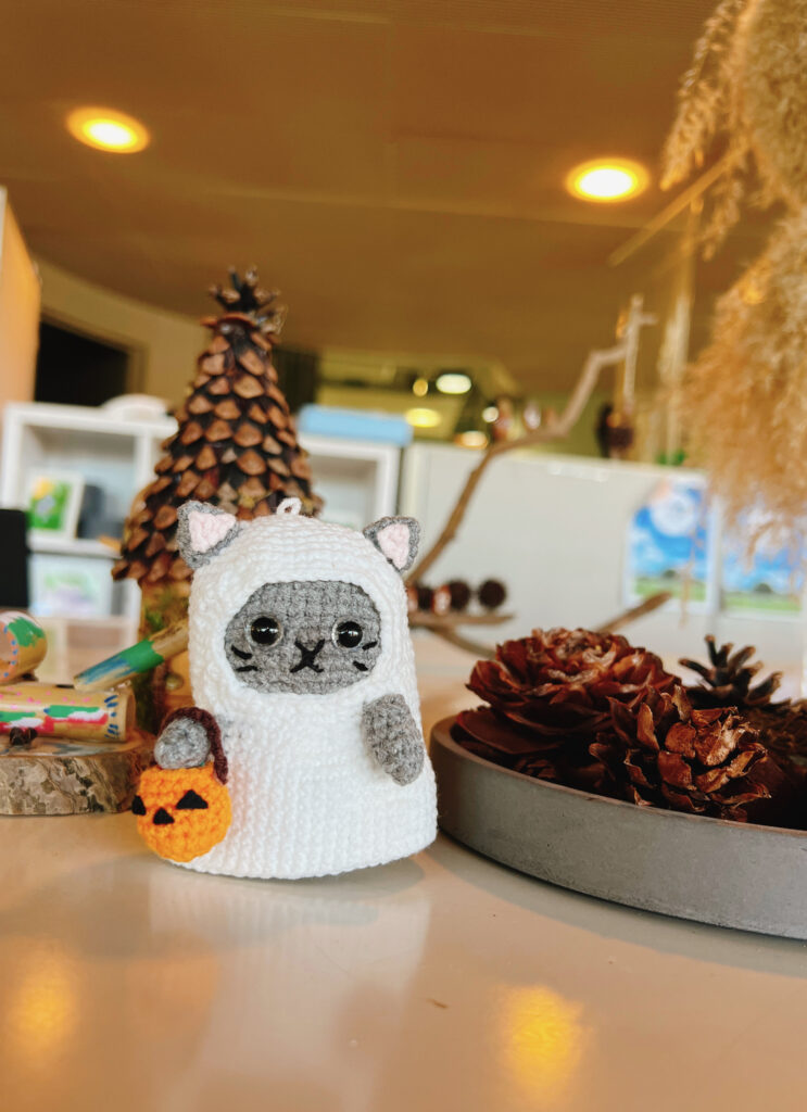 ゴーストネコ　ネコの魔法使い　カボチャネコ　パンプキン　編みぐるみ　秋　ハロウィン　飾り　かぎ編み　撮影小物　置物