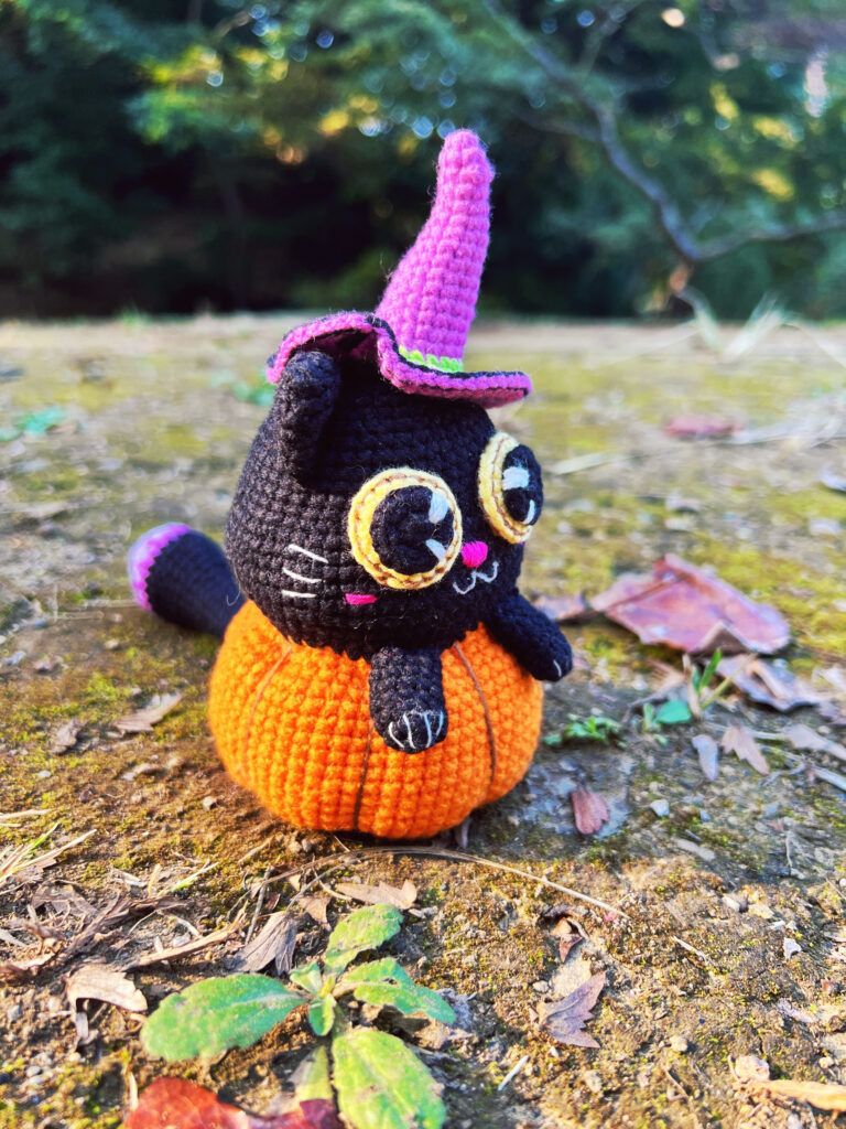 ゴーストネコ　ネコの魔法使い　カボチャネコ　パンプキン　編みぐるみ　秋　ハロウィン　飾り　かぎ編み　撮影小物　置物