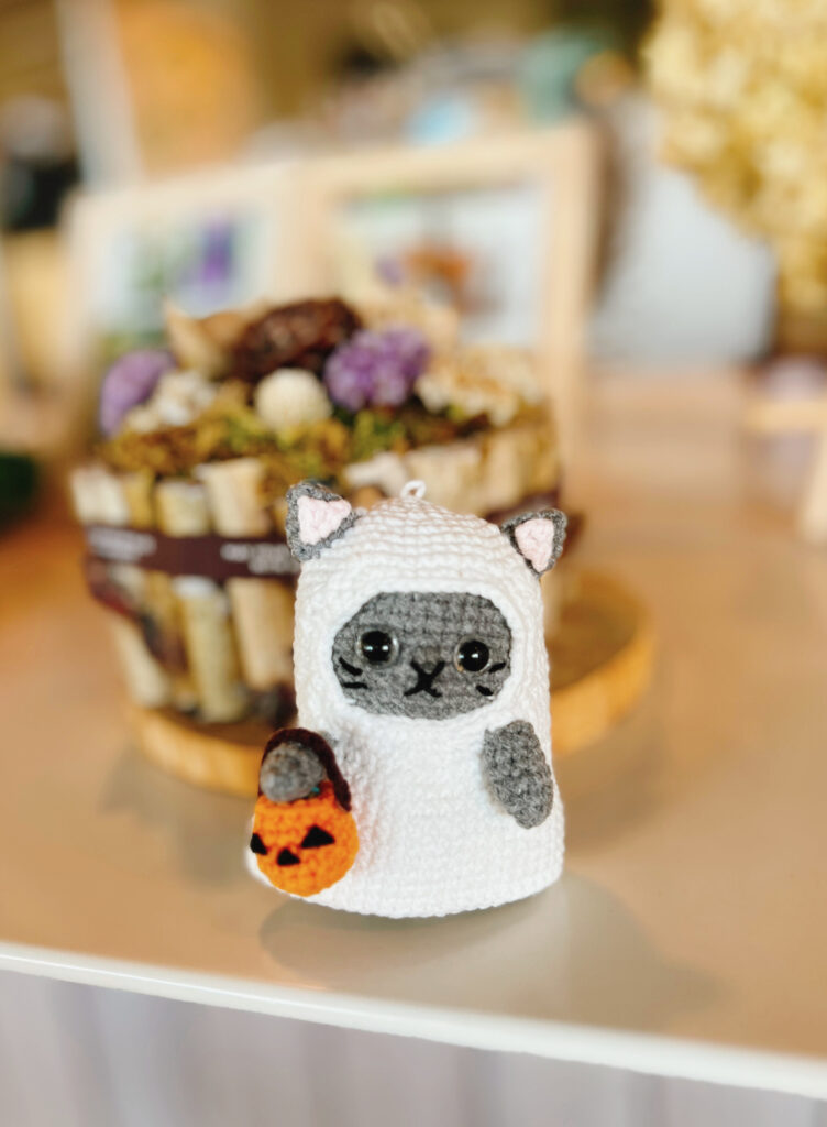 ゴーストネコ　ネコの魔法使い　カボチャネコ　パンプキン　編みぐるみ　秋　ハロウィン　飾り　かぎ編み　撮影小物　置物