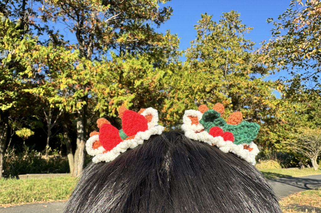 トナカイの角 モチノキ/赤いリボン トナカイの耳　シカ　クリスマスツリーウサギ　ヘアクリップ/ブローチ/バッジ　特典あり