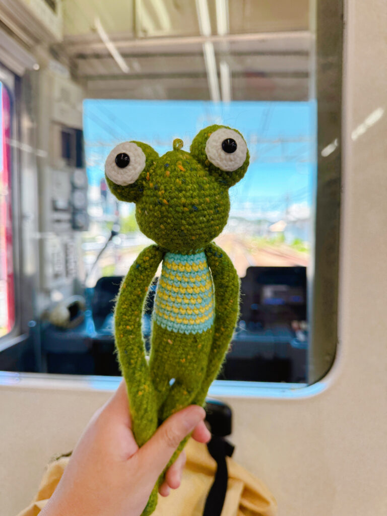 北欧カラー 長い手足のふわふわカエルくん 癒しのあみぐるみ ゆるっと一緒にお出かけ♪ 推し活ぬい撮りにも インテリア