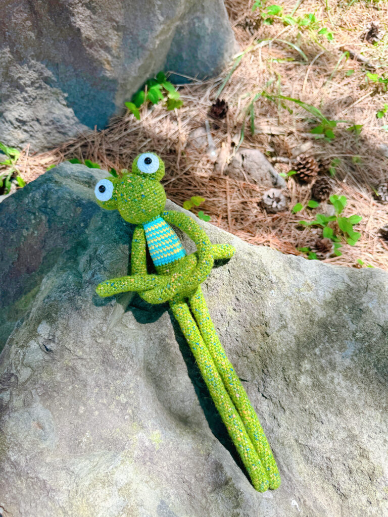 北欧カラー 長い手足のふわふわカエルくん 癒しのあみぐるみ ゆるっと一緒にお出かけ♪ 推し活ぬい撮りにも インテリア